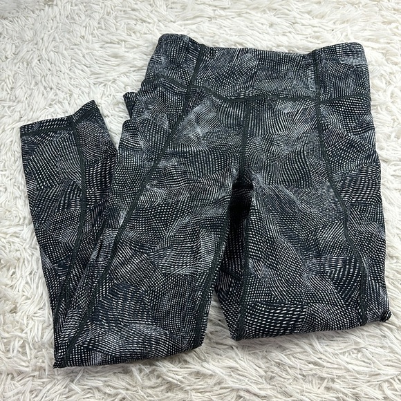 lululemon athletica Pants - Lululemon Time To Sweat Crop *23" Free Spirit Alpine White Black